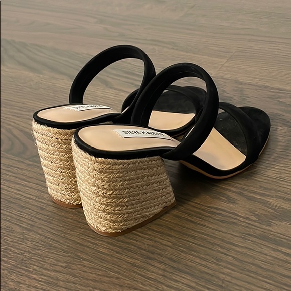 Steve Madden black sandal w/ burlap chunky heel - Picture 2 of 5